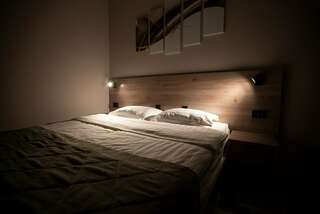 Гостиница Золотой дракон Благовещенск Улучшенный номер с кроватью размера «queen-size»-2