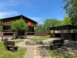 Гостиница Золотой дракон Благовещенск Улучшенный номер с кроватью размера «queen-size»-1