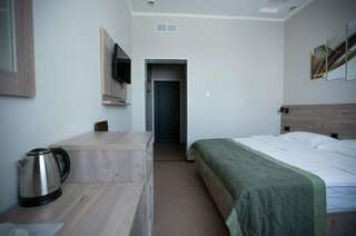 Гостиница Золотой дракон Благовещенск Улучшенный номер с кроватью размера «queen-size»-3