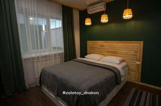 Гостиница Золотой дракон Благовещенск Улучшенный номер с кроватью размера «queen-size»-1