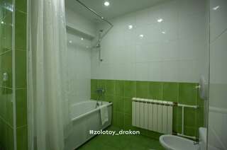 Гостиница Золотой дракон Благовещенск Улучшенный номер с кроватью размера «queen-size»-9